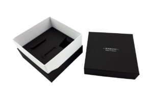 Pudełko typu denko wieczko z kołnierzem z logo firmy Pagani of Warsaw